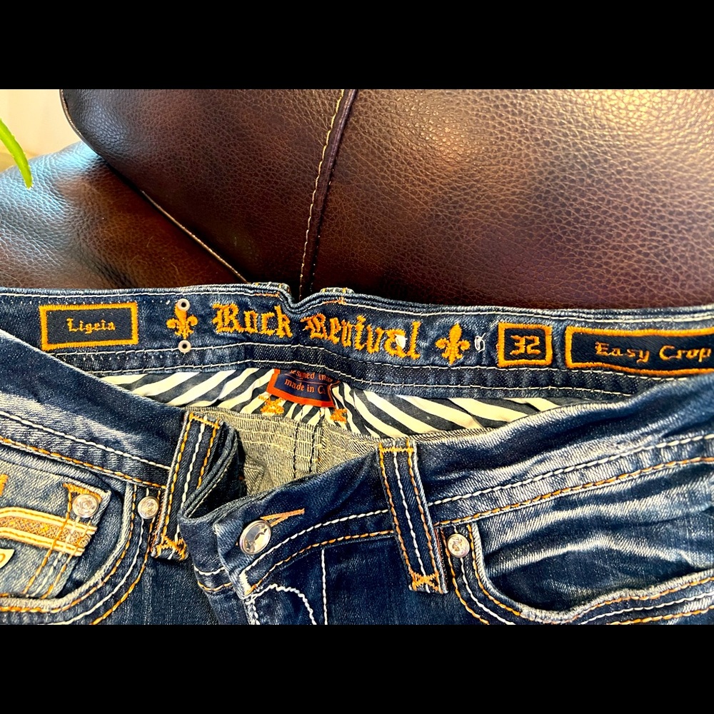 Rock Revival Easy Crop Jeans, size 32. New 150. Selling for 35.